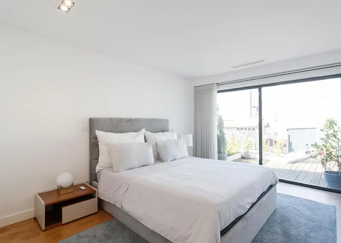 Luxury Suite With Balcony And Shared Accommodation In The Parque Eduardo VII Area