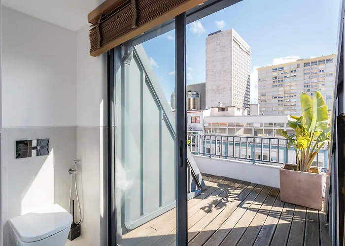 Luxury Suite With Balcony And Shared Accommodation In The Parque Eduardo VII Area