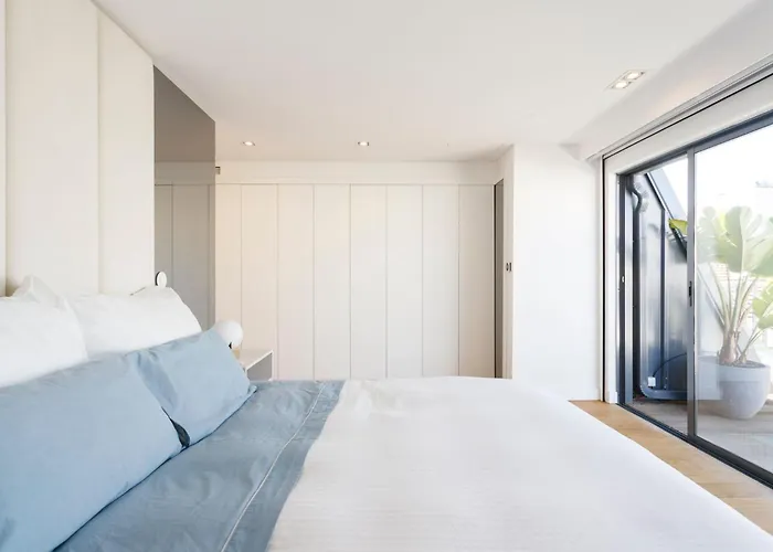 Luxury Suite With Balcony And Shared Accommodation In The Parque Eduardo VII Area